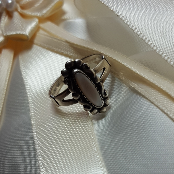 SouthWest Shell Mother of Pearl Promise Love Ring - Picture 5 of 8